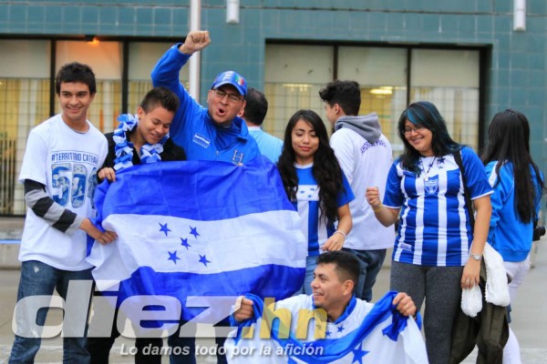 Selección catracha recibe el apoyo su afición en Vancouver