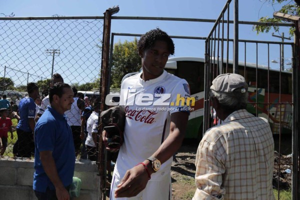 Locura en San Lorenzo por Costly y Olimpia ¡hasta la policía intervino!