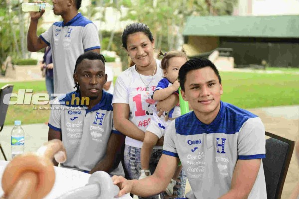 ¡Bonita actividad! Jugadores de la Selección de Honduras dan alegría a niños