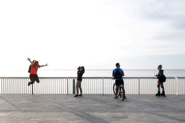 Preocupación en España por personas que salieron a pasear y hacer ejercicios en medio del coronavirus