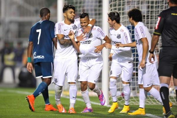 Santos de Brasil invita a 100 niños sirios a partido