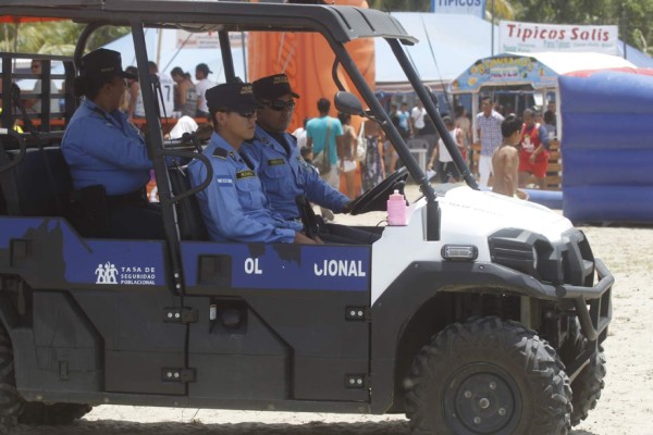 ¡Qué calor! Las playas de Honduras se llenaron de mujeres hermosas