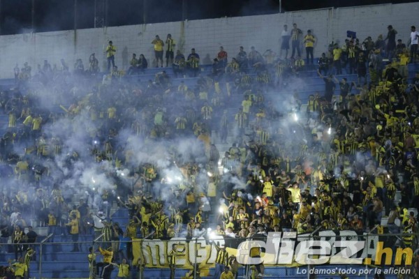 Fotos: Invitados de lujo en el Morazán, el abrazo de los hermanos Perelló y la alegría de Jonathan Rubio