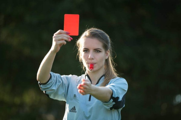 Conocé a Karolina Bojar, la sensual árbitro polaca que está incendiando todas las redes