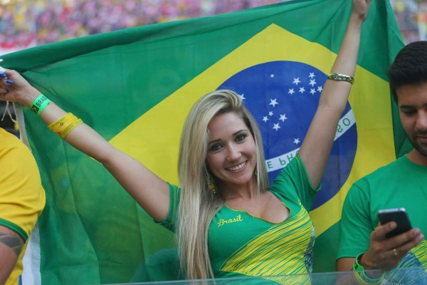 La belleza femenina se hizo presente el inicio del Mundial Brasil 2014.