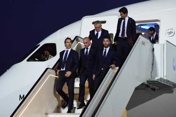 EN FOTOS: Islandia y su elegancia al llegar a Rusia, Argentina con vestimenta deportiva