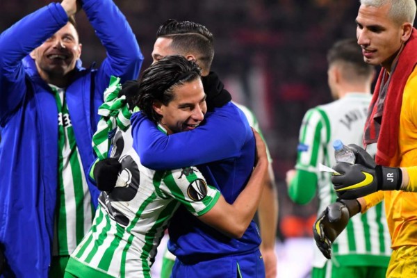 Fotos: La locura de Diego Lainez tras anotar su primer tanto en Europa