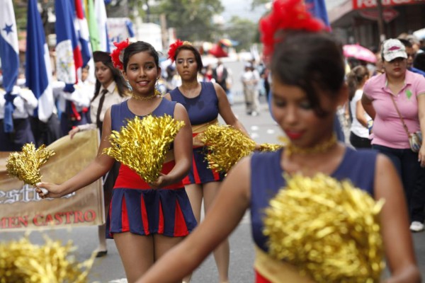 Las palillonas que se robaron las miradas en desfiles en San Pedro Sula