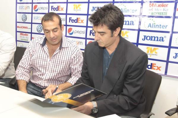 Peleas, looks, éxitos y hasta su novia: la historia del argentino Diego Vázquez, el nuevo seleccionador de Honduras