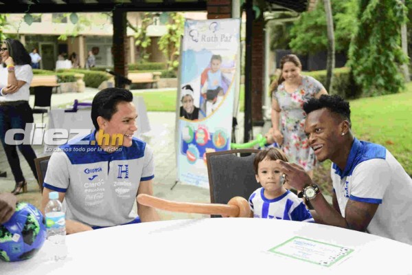 ¡Bonita actividad! Jugadores de la Selección de Honduras dan alegría a niños