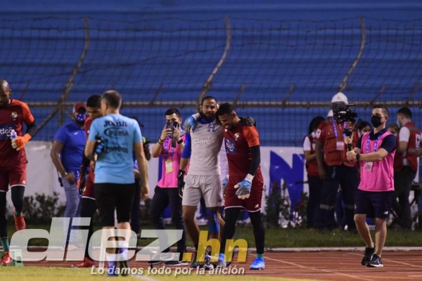 Otras fotos de la debacle: La reacción de Buba López con Maynor tras el error, decepción de los debutantes y el abrazo de Denil Maldonado