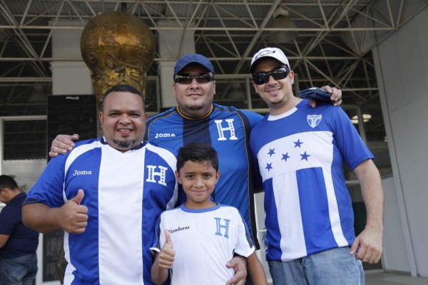 ¡Honduras-Panamá! Las mejores imágenes del ambiente en el estadio Olímpico