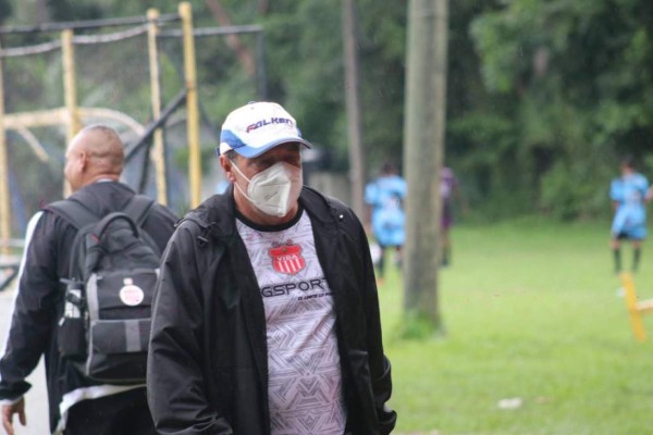 Fernando Mira reacciona por larga espera de las semifinales: 'El parón nos afecta mucho; es malo para el fútbol'