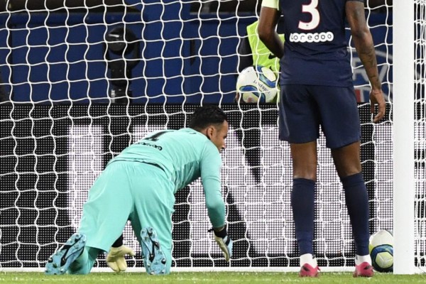 Keylor Navas y los rostros de la derrota del PSG luego de caer ante el modesto Reims