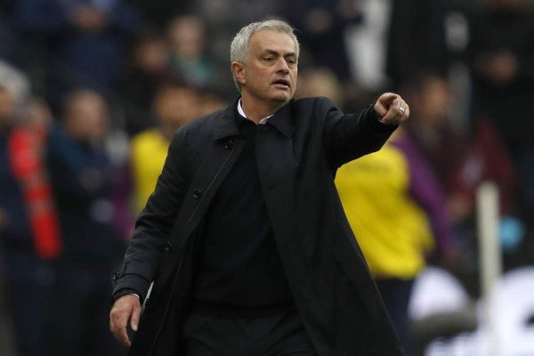 Debut de Mourinho con el Tottenham fue de mucha euforia en casa del West Ham
