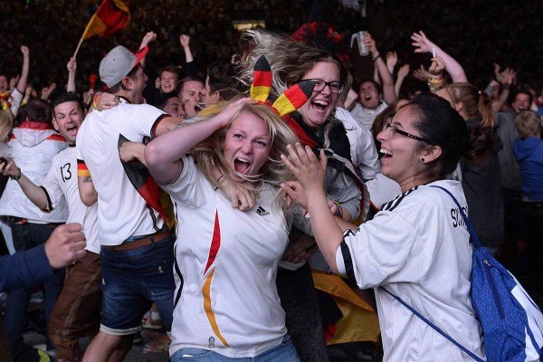 Alemanes celebran campeonato mundial