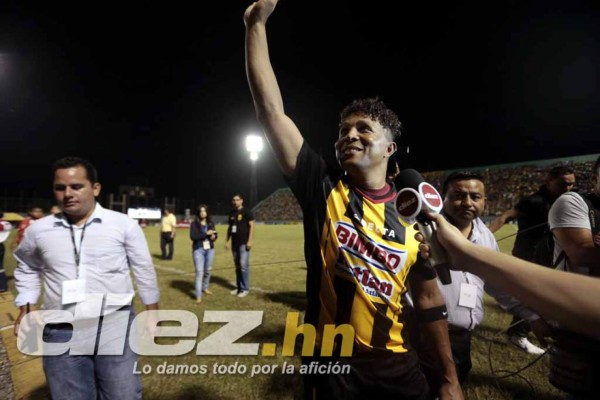 Inolvidable despedida de un ídolo Carlos Pavón