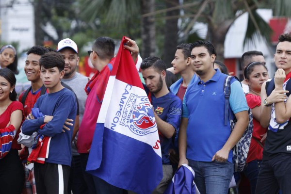 Aficionados de Olimpia viven una verdadera fiesta en presentación de la Copa 31