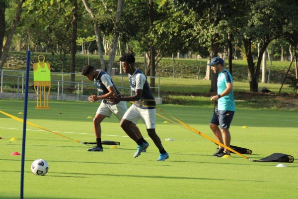 Así fue el día 1 de Honduras: La charla de Coito, solo 12 jugadores y la baja ante Canadá