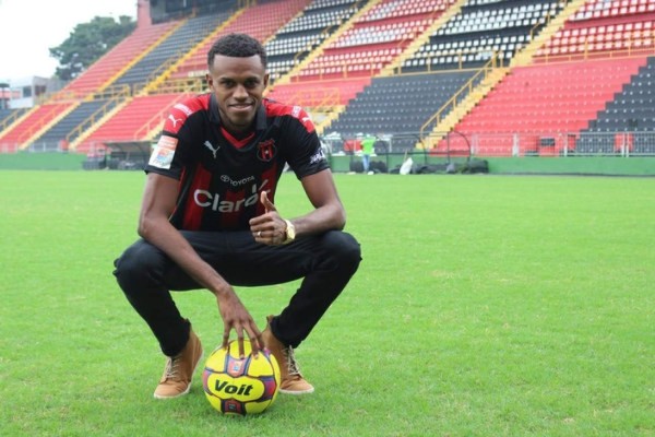 ¡Rumores y fichajes! Mundialista tico de Brasil 2014 sin equipo en su país