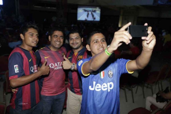 Así vivieron los aficionados la final de la UEFA Champions League en el Estadio virtual Diez