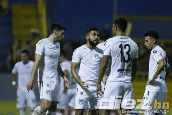 Fotos: Invitados de lujo en el Morazán, el abrazo de los hermanos Perelló y la alegría de Jonathan Rubio