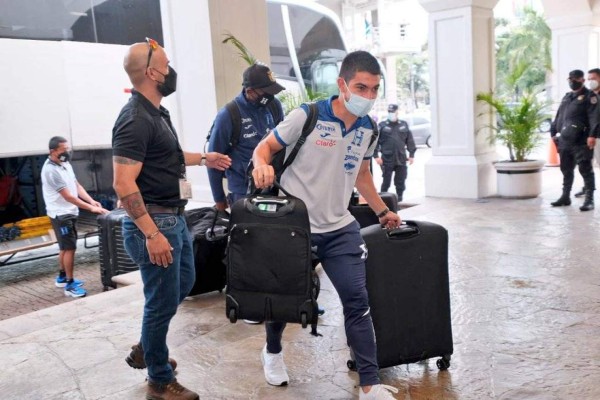 Selección de Honduras recibe charla técnica previo al reconocimiento del estadio Cuscatlán