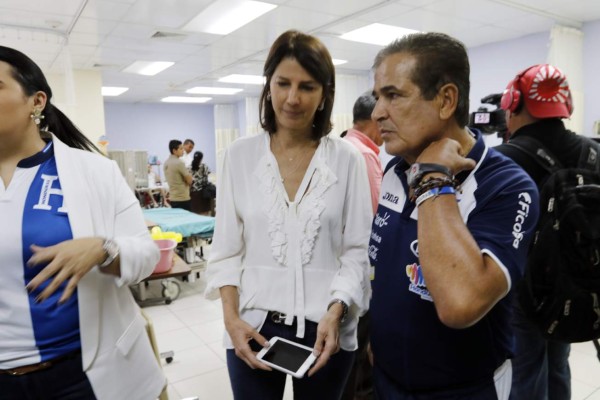 La Selección de Honduras emociona a los niños de la Fundación Ruth Paz