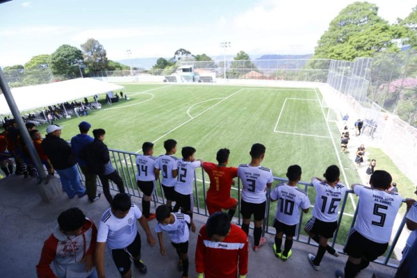 Así es la espectacular cancha sintética que fue inaugurada en Santa Lucía
