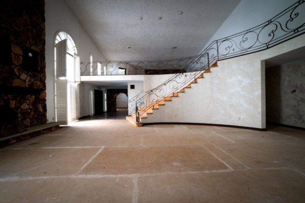 Así luce la impresionante mansión abandonada de Mike Tyson
