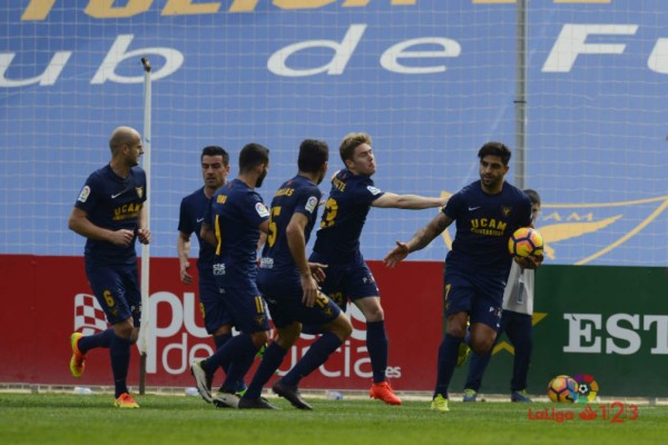 Jona Mejía sigue encendido en España y anota su octavo gol