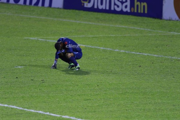 El descontrol de los futbolistas en el Olímpico, delicado momento de Menjívar y el chistoso 'banco' que utilizó Diego Vázquez