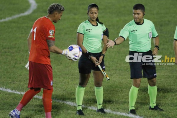Fotos: La bronca de Obed con Carlos Pineda y el portero del Real de Minas que jugó de delantero