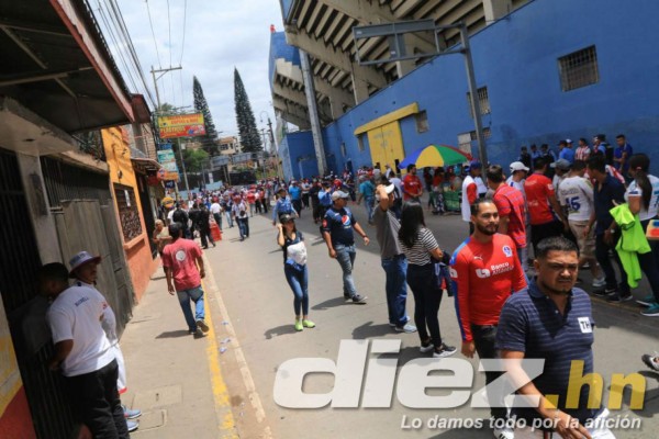 Bonito ambiente en el estadio Nacional para la final Olimpia-Motagua