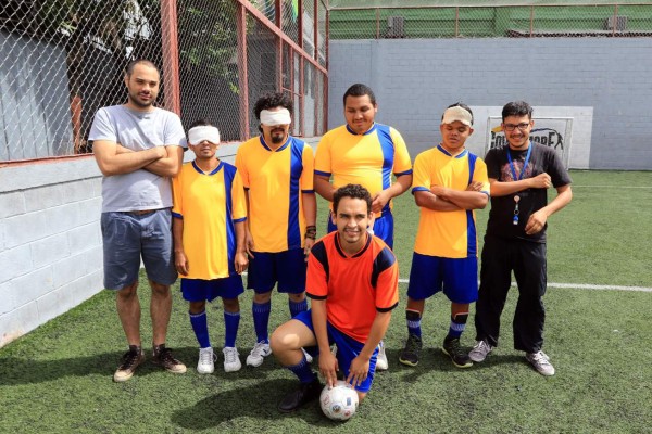 FOTO: Así se preparan los no videntes hondureños para el Centroamericano de fútbol sala
