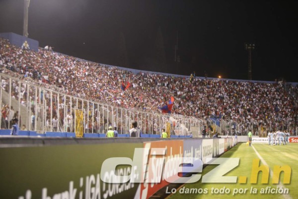 NO VISTE EN TV: El festejo del Olimpia y la bengala en el césped&nbsp;&nbsp;
