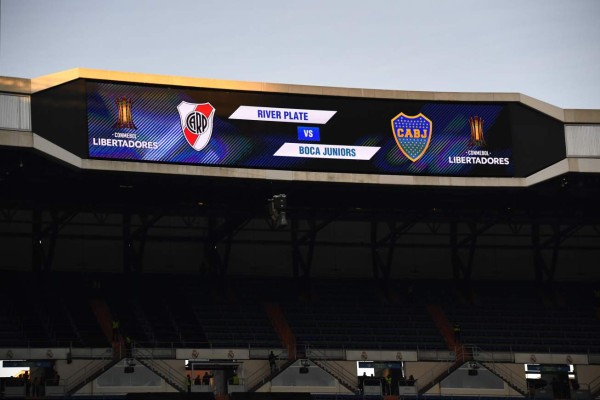 EN FOTOS: El impresionante ambiente en el Bernabéu para la final River-Boca&nbsp;&nbsp;&nbsp;&nbsp;