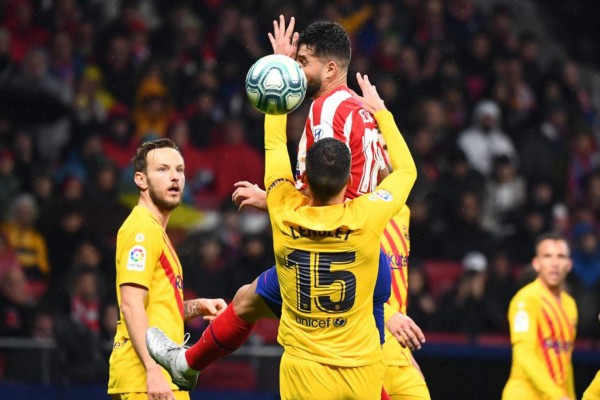 Messi sienta a Héctor Herrera y famoso personaje hondureño en el Atlético-Barcelona