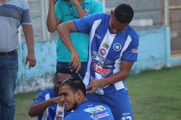 Le pasaron tijera a varios futbolistas del Victoria que debutaron en Primera División ¡ni 'Chato' Padilla se salvó!