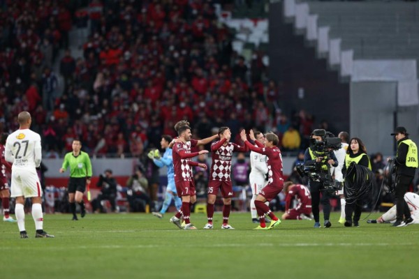 Emotiva despedida: David Villa se retira del fútbol siendo campeón en Japón y junto a Iniesta
