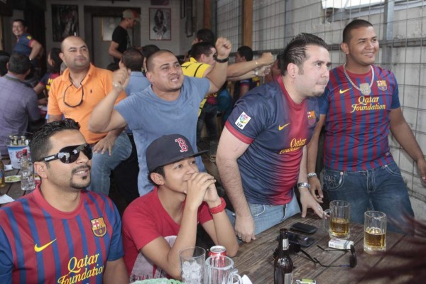 FOTOS: La increíble forma en que se vive clásico español en Honduras