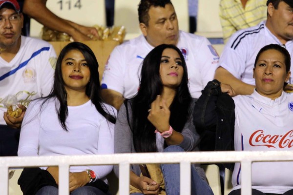 FOTOS: Afición de Olimpia no falla y llena el estadio Nacional
