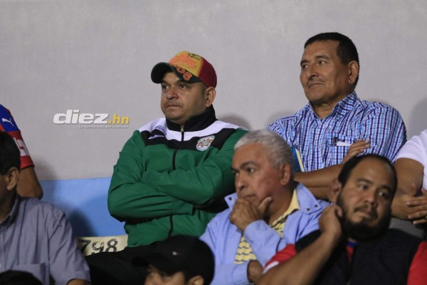 Lo que no se vio por TV: Un representante y varias visitas especiales en el Olimpia-Marathón