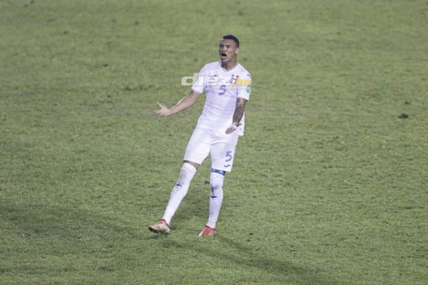 Las impactantes y desgarradoras fotos de los futbolistas de Honduras en el Olímpico y el júbilo de los panameños