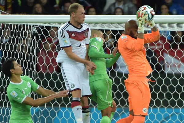 Alemania derrotó 2-1 a Argelia y ser rival de Francia