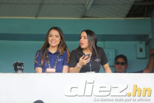 ¿Quién es la rubia? Las hermosas chicas que le dieron el color al clásico Olimpia-Motagua