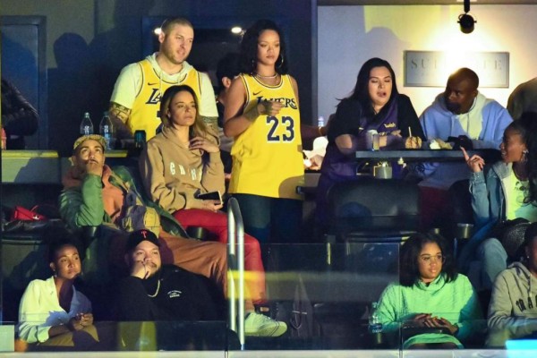 Rihanna, Denzel y todas las celebridades presentes en triunfo de los Lakers sobre Rockets