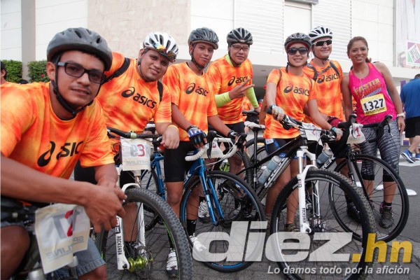 Vibrante ambiente en el Circuito Asics San Pedro Sula .