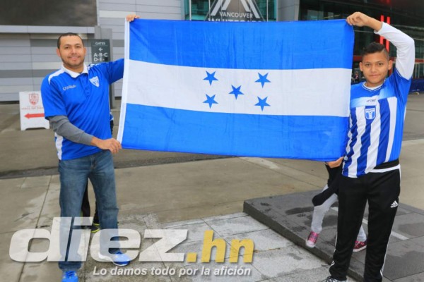 Selección catracha recibe el apoyo su afición en Vancouver