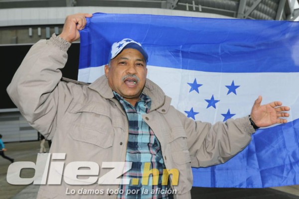 Selección catracha recibe el apoyo su afición en Vancouver